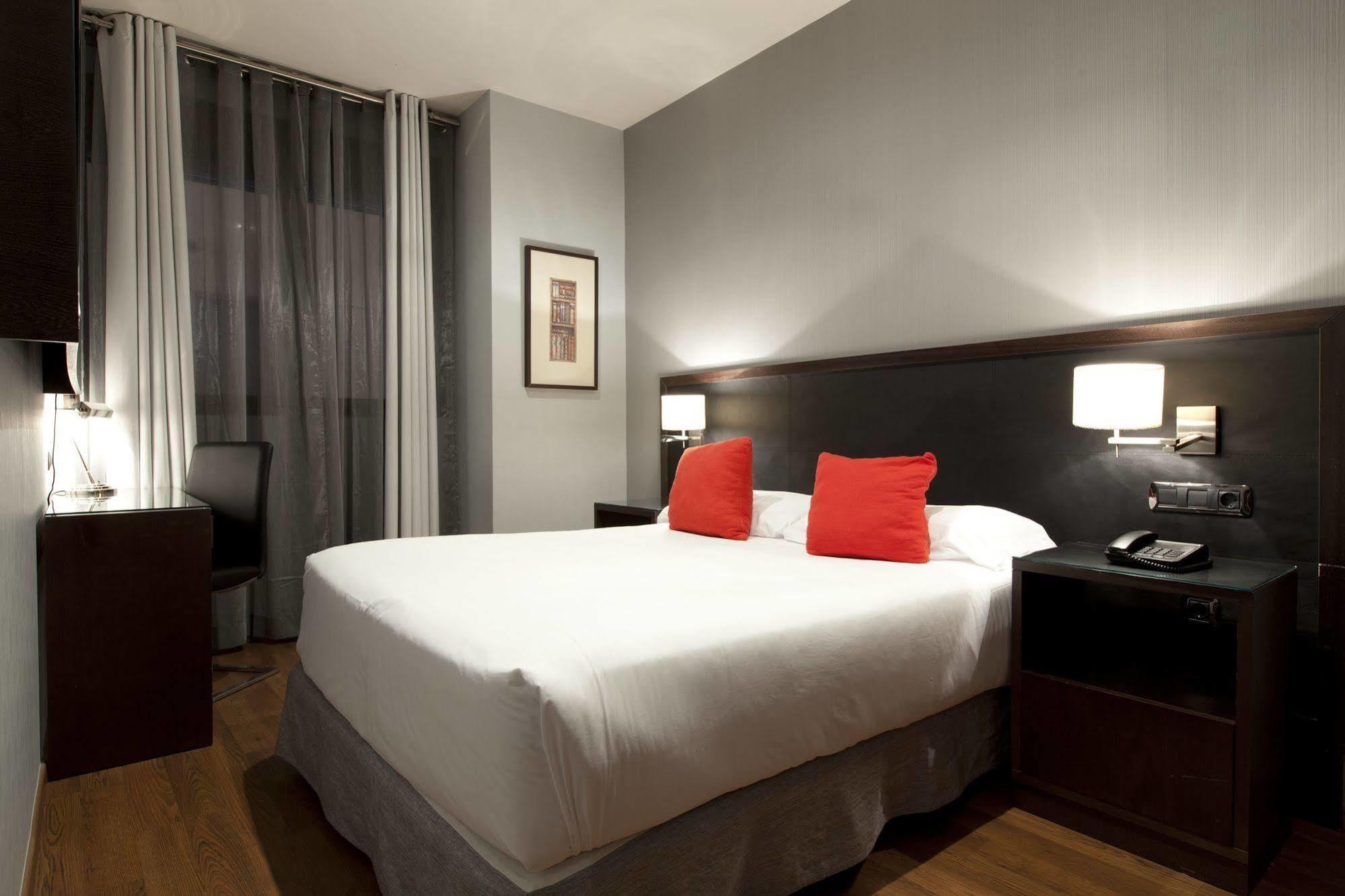 Suites Center Barcelona Bagian luar foto