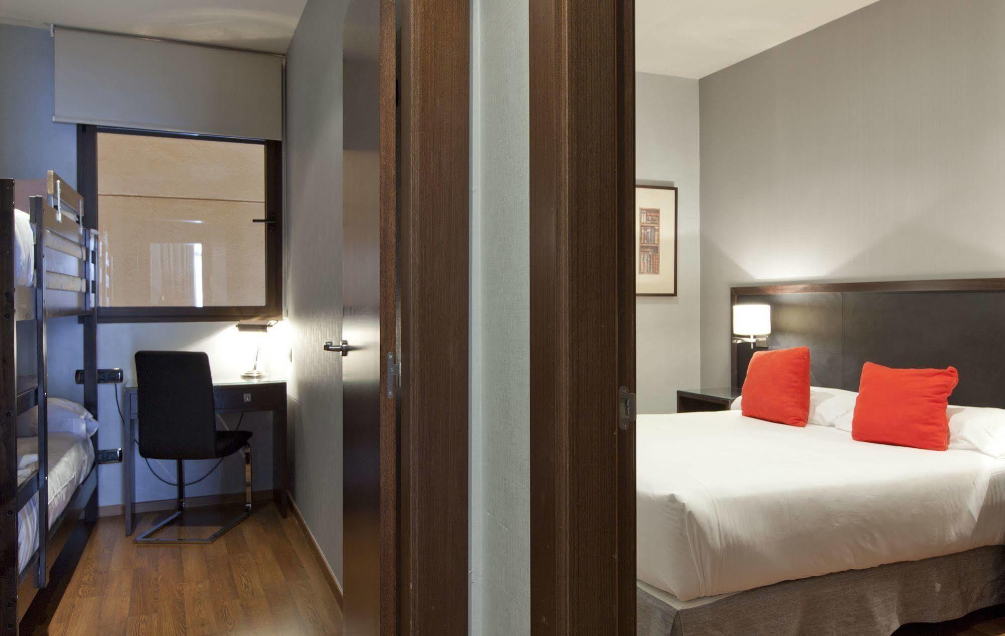 Suites Center Barcelona Bagian luar foto