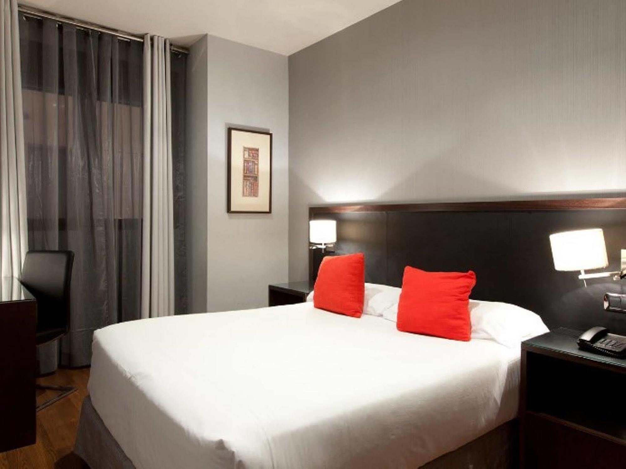 Suites Center Barcelona Bagian luar foto